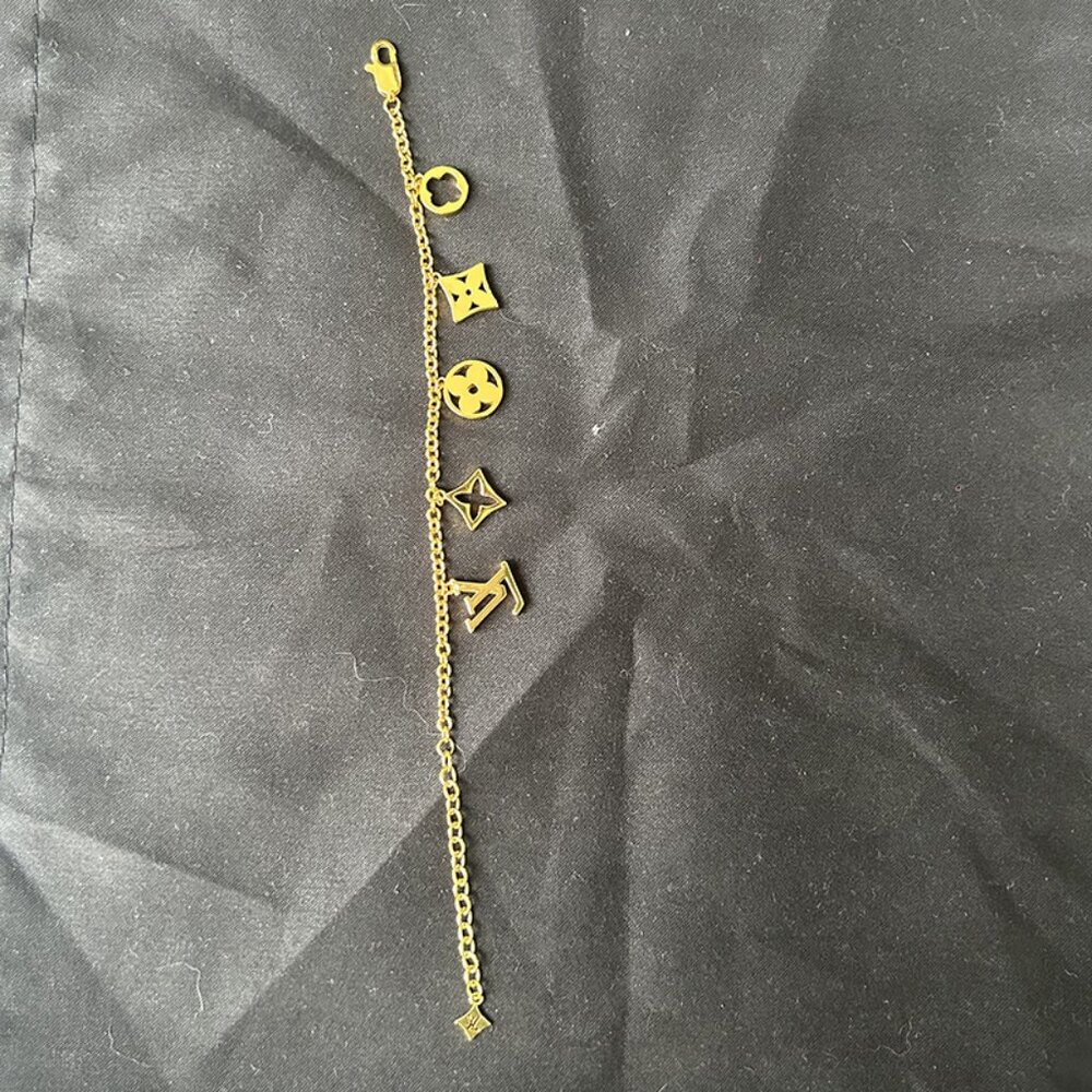 Louis Vuitton Four Leaf Clover Gold Bracelet - Picture 6 of 6